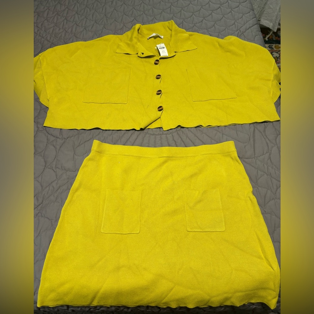 BNWT XLP flat white bright yellow-green skirt and crop collared shirt set